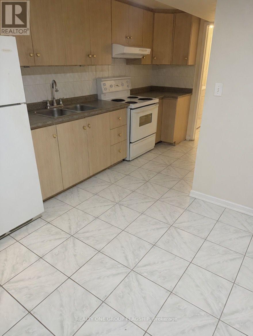 560 GARDEN WALK, Mississauga, Ontario