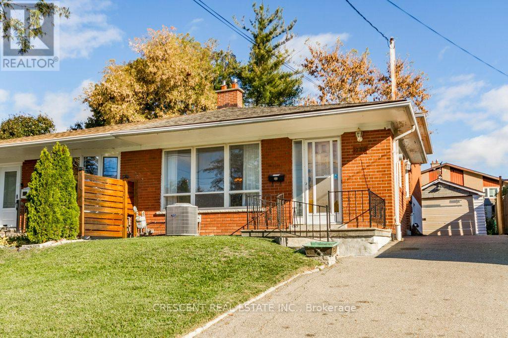 227 VEROBEACH BOULEVARD, Toronto, Ontario