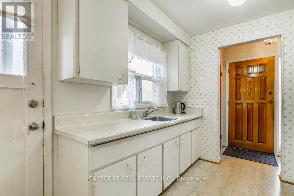 227 Verobeach Boulevard, Toronto, Ontario M9M 1R4 - Photo 10 - W13001588