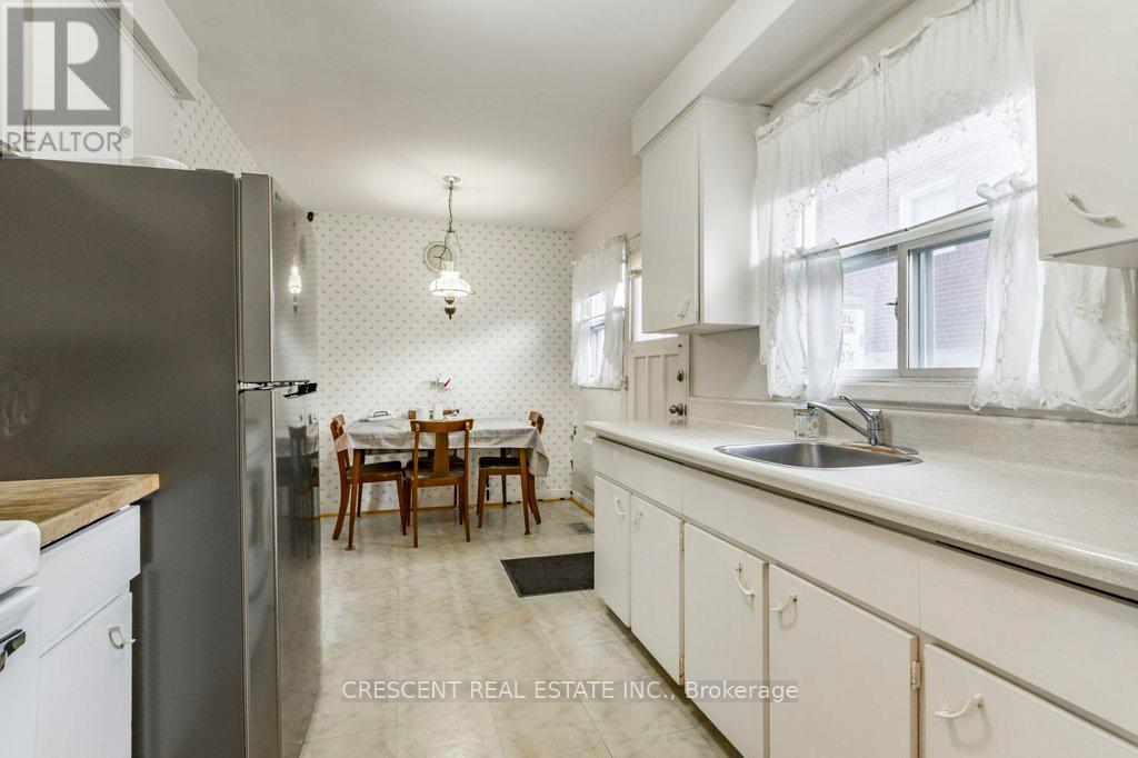 227 Verobeach Boulevard, Toronto, Ontario M9M 1R4 - Photo 12 - W13001588