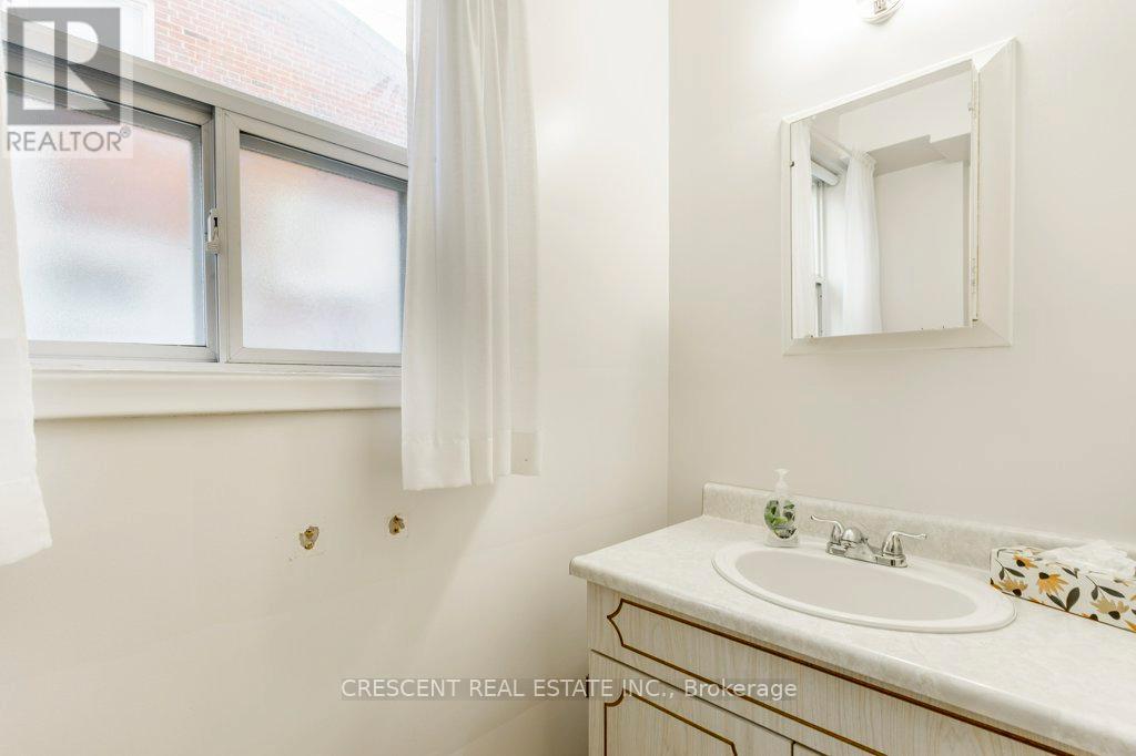 227 Verobeach Boulevard, Toronto, Ontario M9M 1R4 - Photo 29 - W13001588
