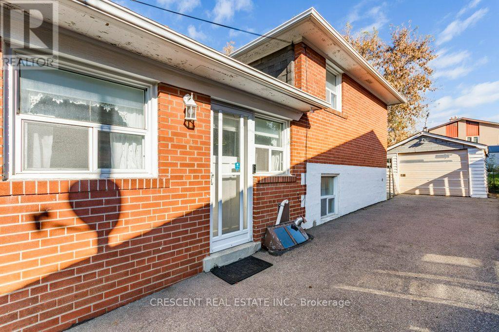 227 Verobeach Boulevard, Toronto, Ontario M9M 1R4 - Photo 35 - W13001588