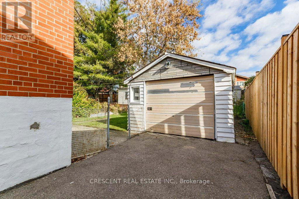 227 Verobeach Boulevard, Toronto, Ontario M9M 1R4 - Photo 36 - W13001588