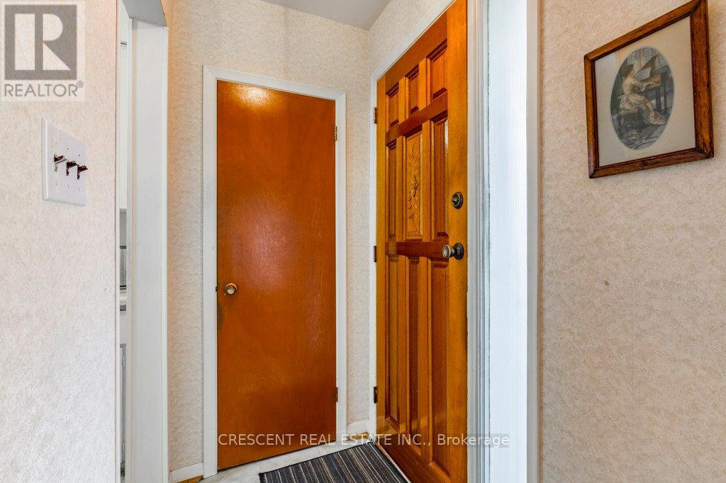 227 Verobeach Boulevard, Toronto, Ontario M9M 1R4 - Photo 4 - W13001588