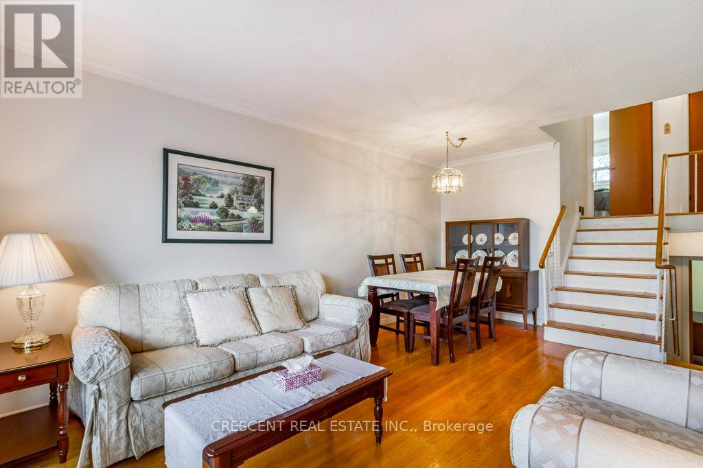 227 Verobeach Boulevard, Toronto, Ontario M9M 1R4 - Photo 5 - W13001588