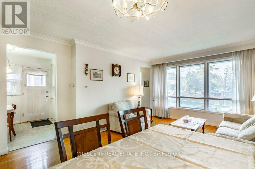 227 Verobeach Boulevard, Toronto, Ontario M9M 1R4 - Photo 8 - W13001588