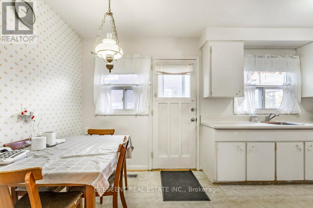 227 Verobeach Boulevard, Toronto, Ontario M9M 1R4 - Photo 9 - W13001588