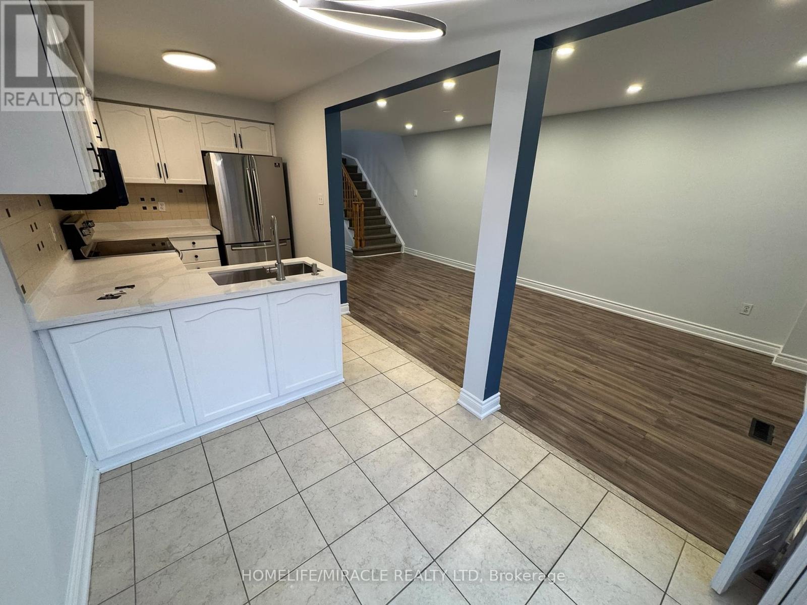 3918 Zenith Court, Mississauga, Ontario  L5N 7H7 - Photo 10 - W13001626