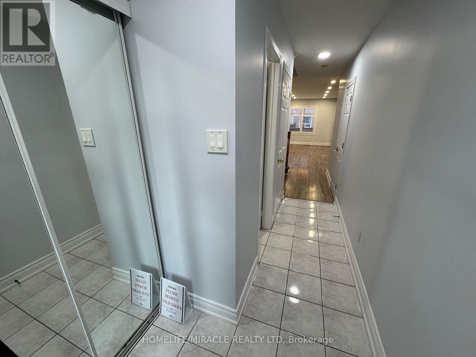 3918 Zenith Court, Mississauga, Ontario  L5N 7H7 - Photo 3 - W13001626