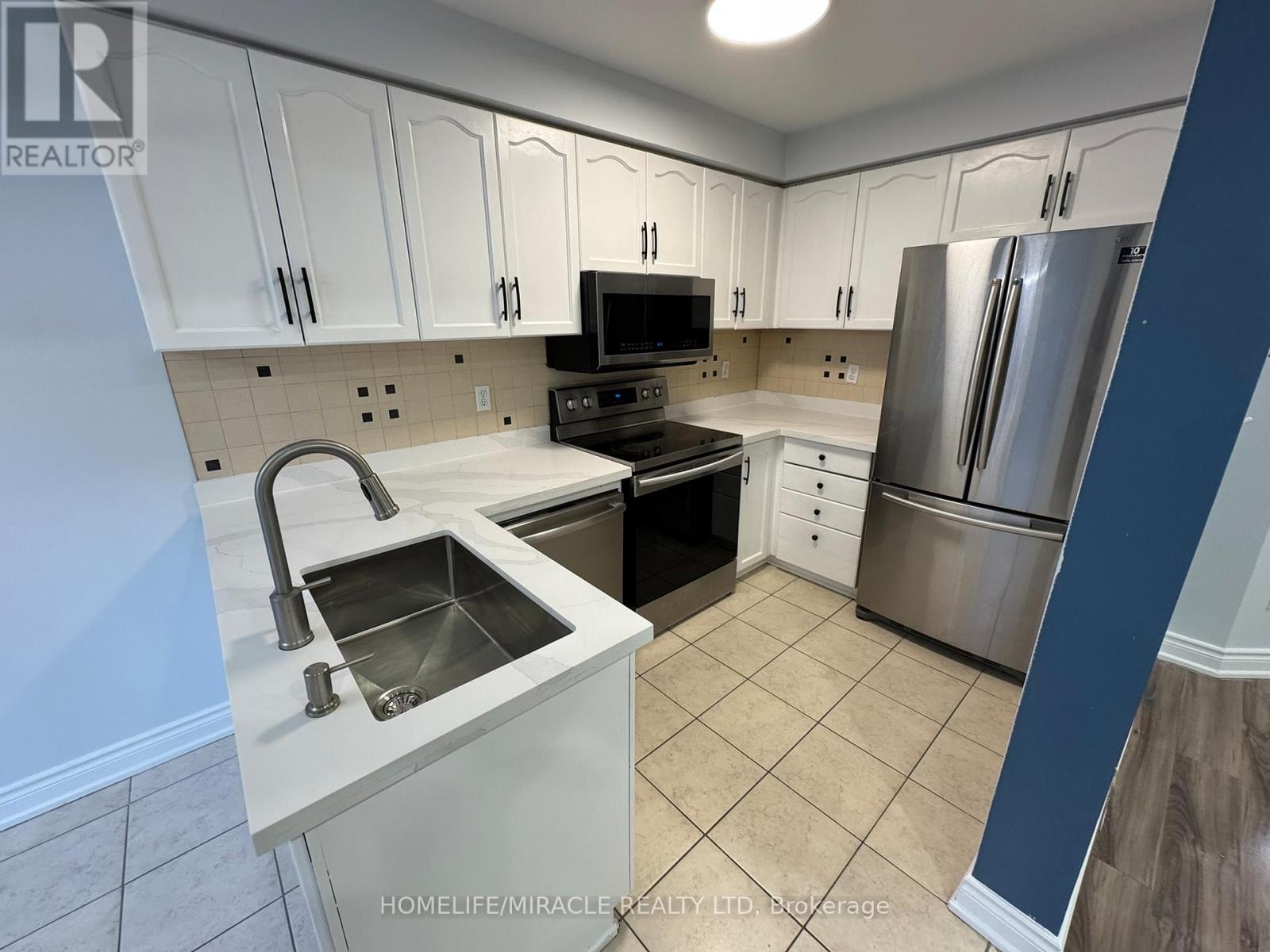 3918 Zenith Court, Mississauga, Ontario  L5N 7H7 - Photo 7 - W13001626