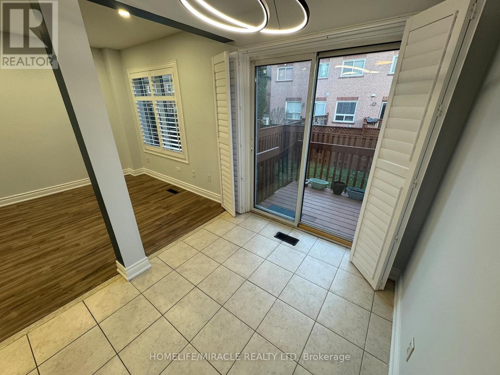 3918 Zenith Court, Mississauga, Ontario  L5N 7H7 - Photo 9 - W13001626