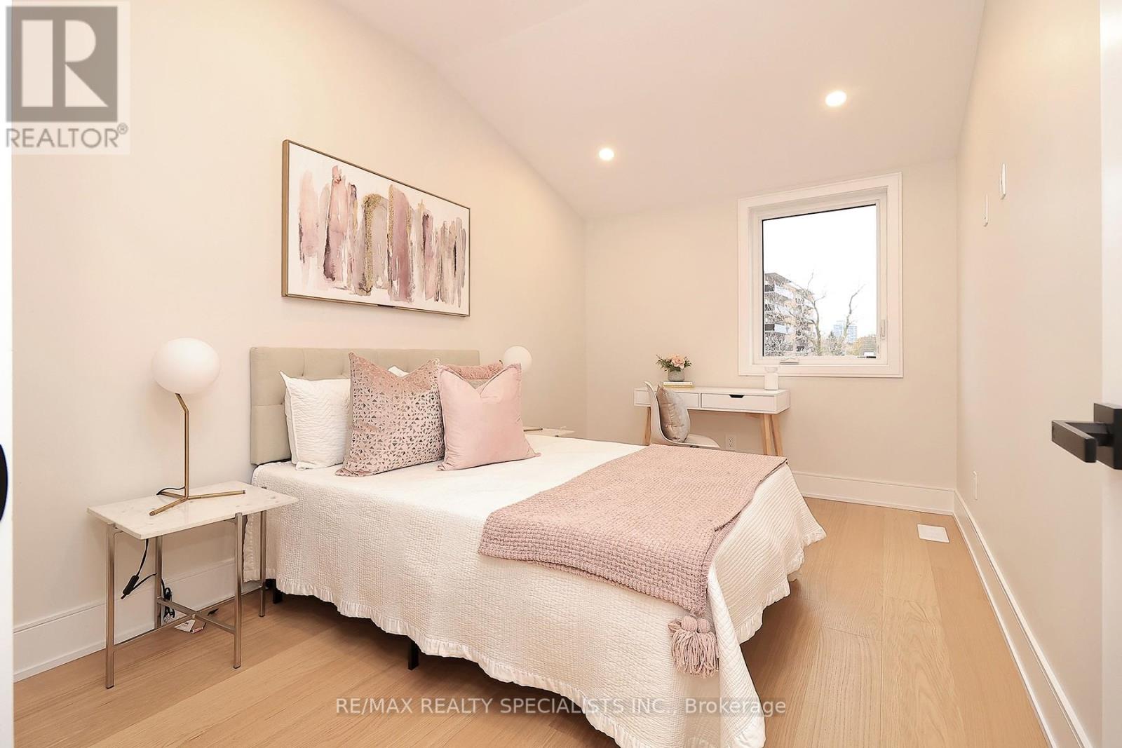 1048 Roosevelt Road, Mississauga, Ontario  L5G 3Y8 - Photo 33 - W13001760