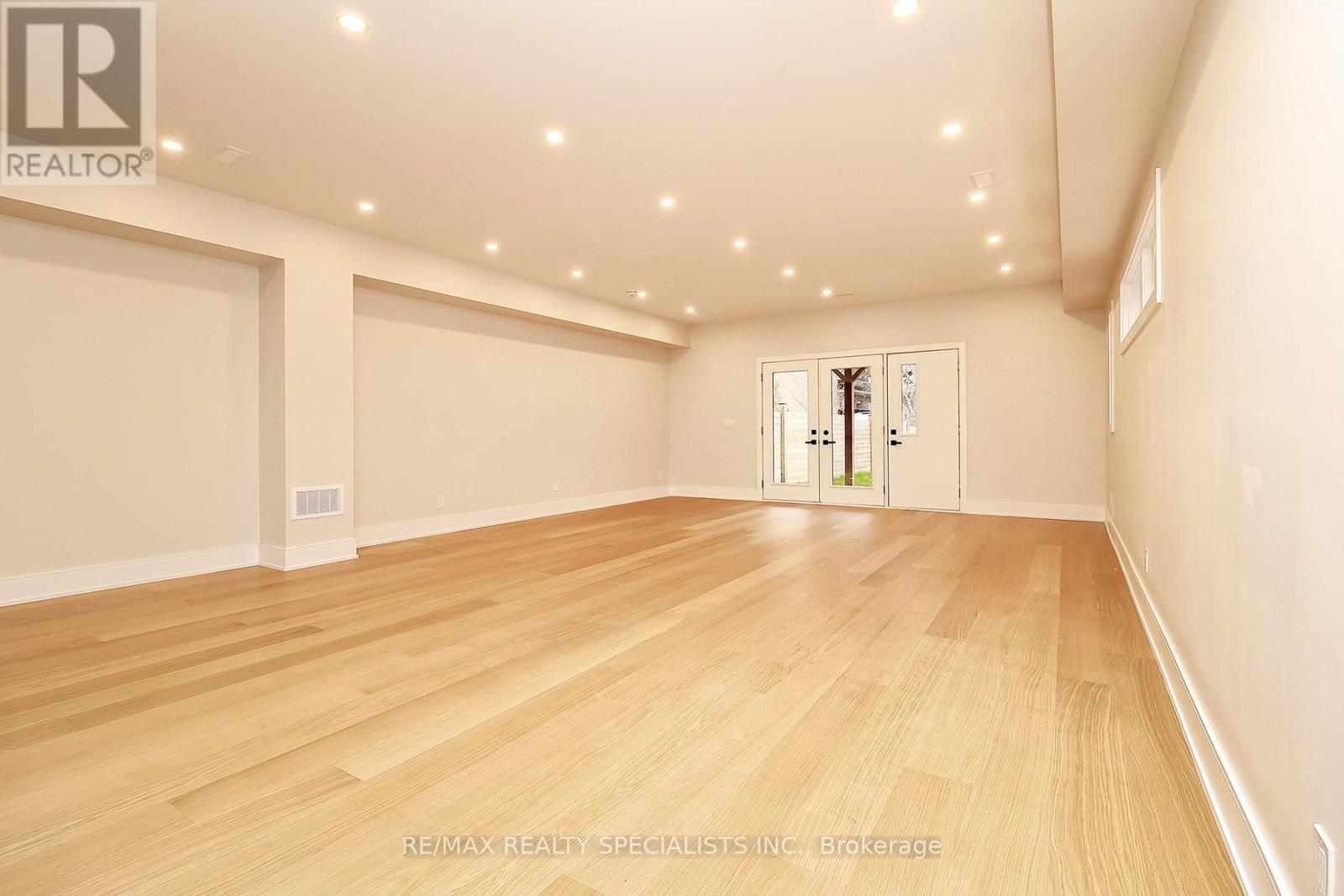 1048 Roosevelt Road, Mississauga, Ontario  L5G 3Y8 - Photo 35 - W13001760