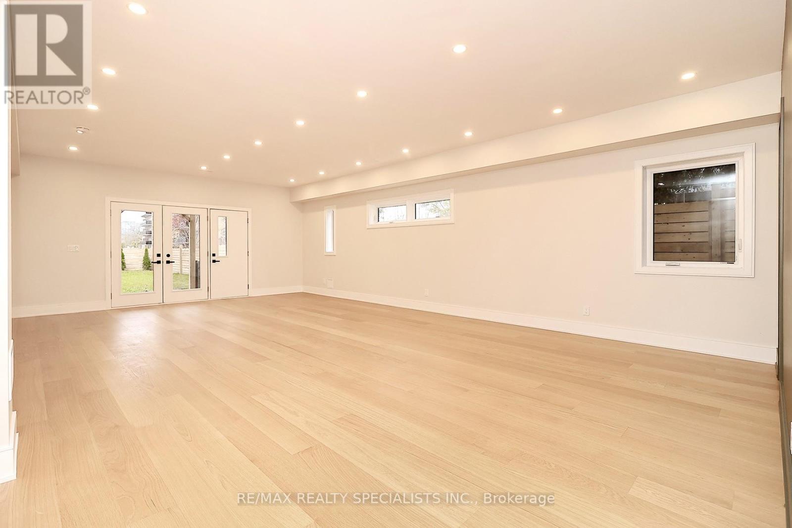 1048 Roosevelt Road, Mississauga, Ontario  L5G 3Y8 - Photo 37 - W13001760