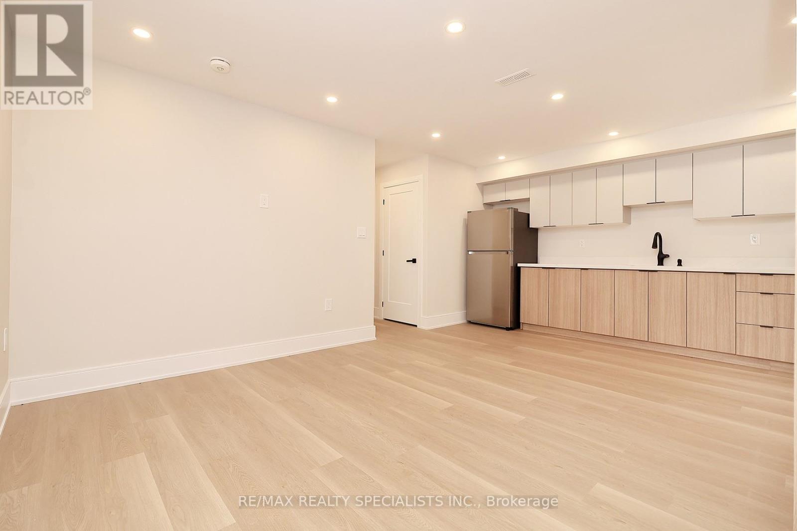 1048 Roosevelt Road, Mississauga, Ontario  L5G 3Y8 - Photo 42 - W13001760