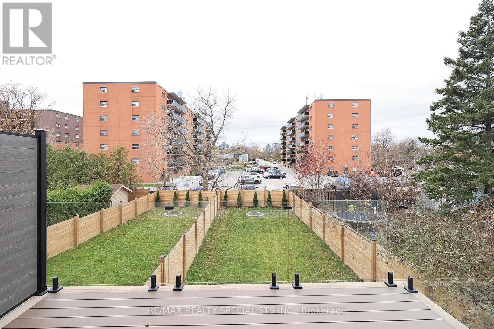 1048 Roosevelt Road, Mississauga, Ontario  L5G 3Y8 - Photo 5 - W13001760