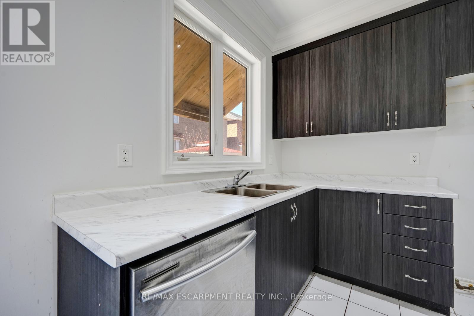 47 Monument Trail, Brampton, Ontario  L7A 4M9 - Photo 12 - W13001784