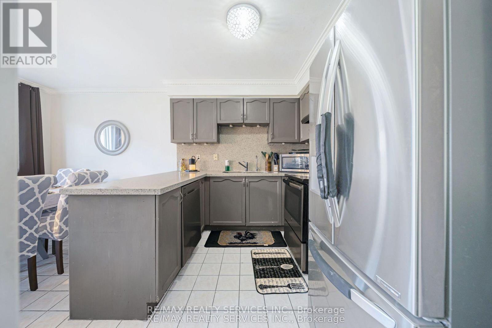 27 Suncrest Drive, Brampton, Ontario  L6X 4L5 - Photo 16 - W13001822