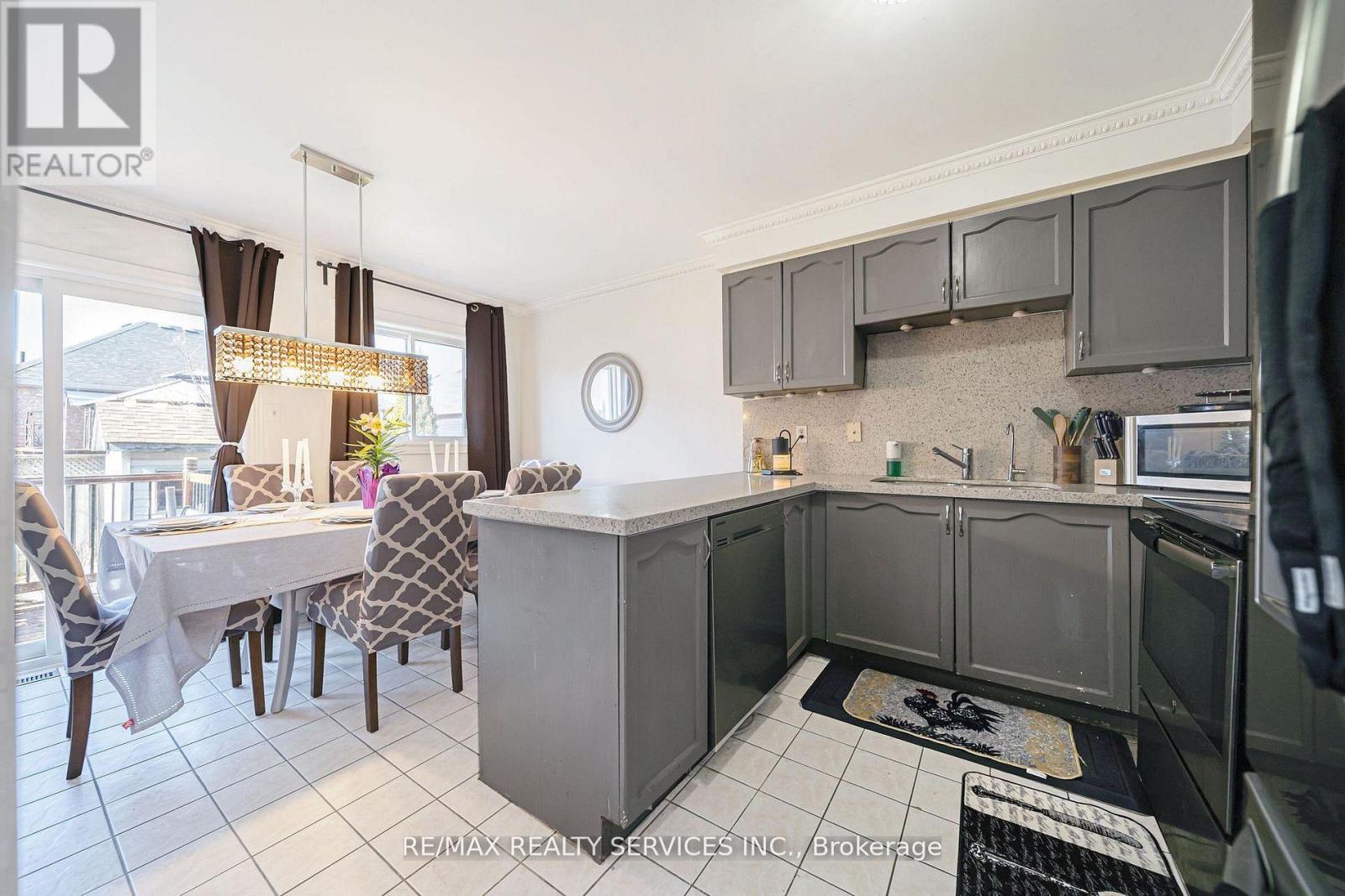 27 Suncrest Drive, Brampton, Ontario  L6X 4L5 - Photo 18 - W13001822