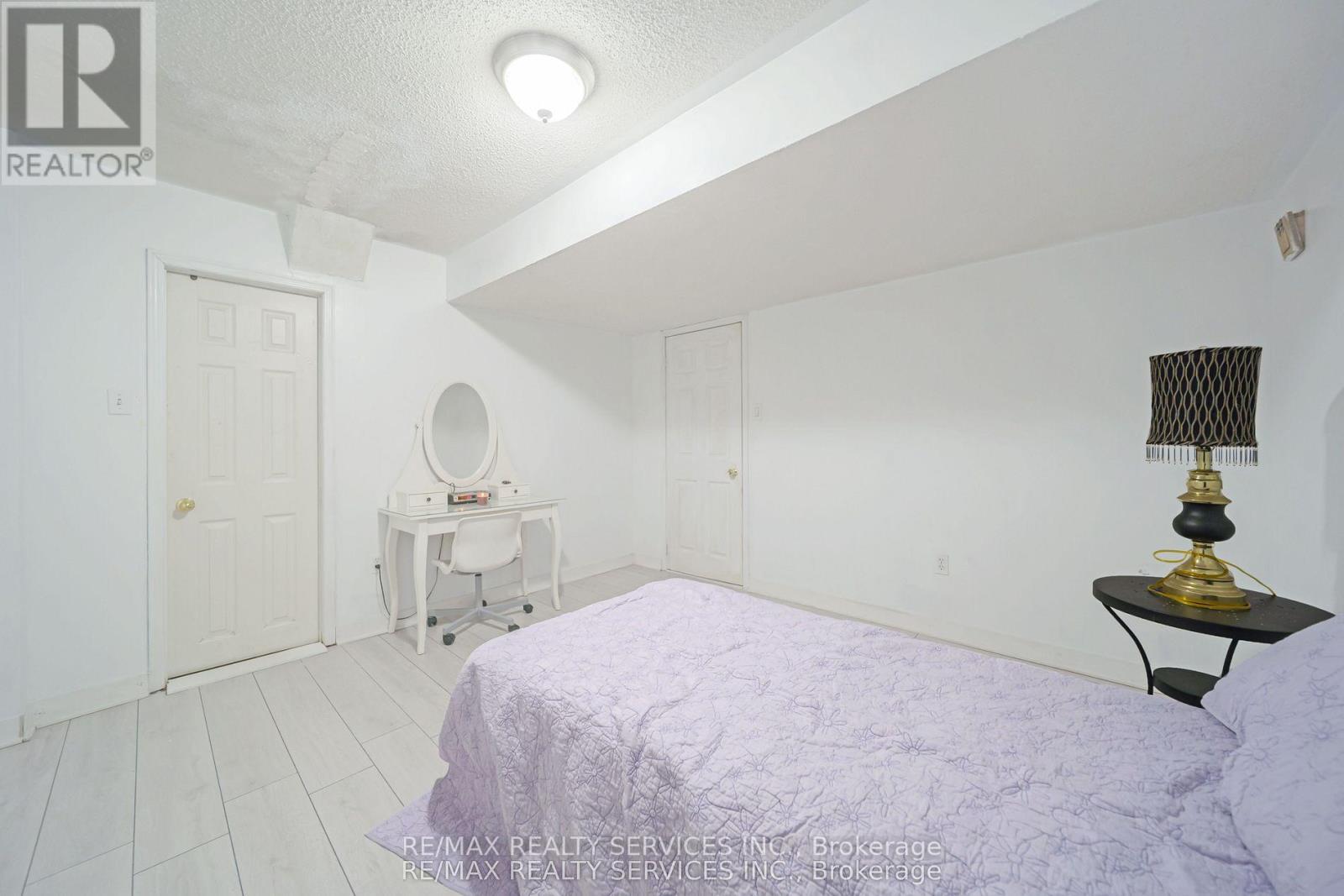 27 Suncrest Drive, Brampton, Ontario  L6X 4L5 - Photo 42 - W13001822