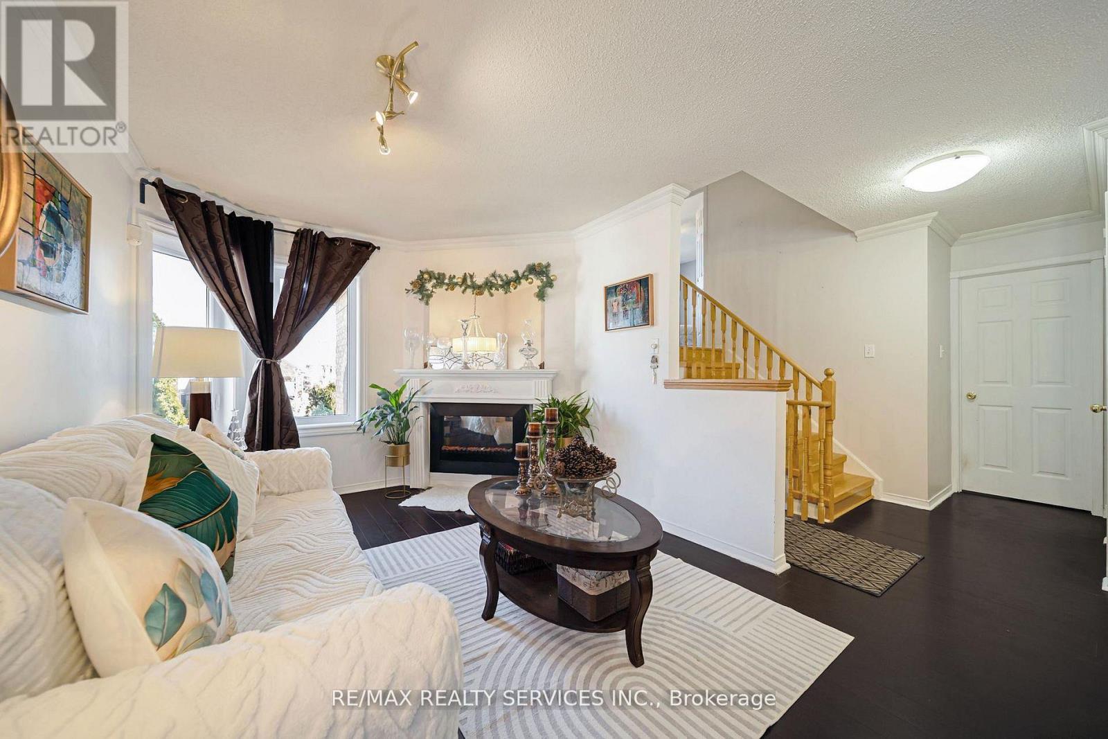 27 Suncrest Drive, Brampton, Ontario  L6X 4L5 - Photo 9 - W13001822