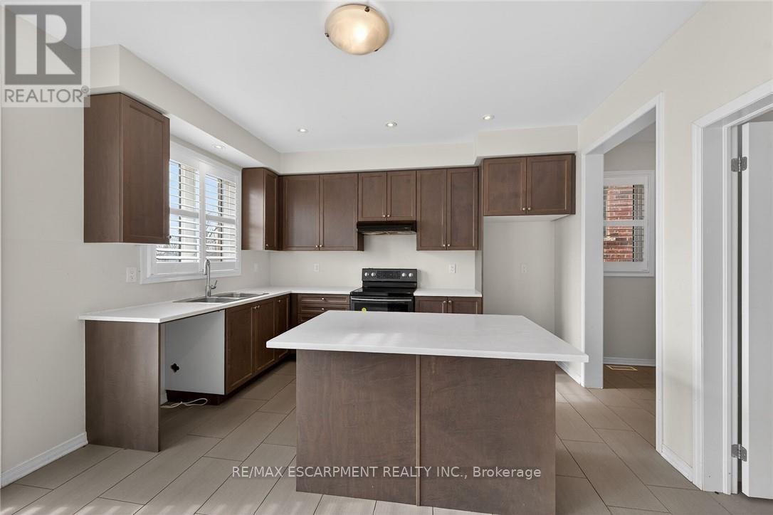 17 Larry Crescent, Haldimand, Ontario N3W 0B2 - Photo 13 - X12801018