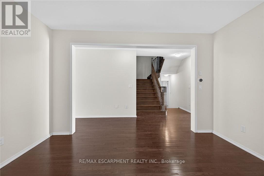 17 Larry Crescent, Haldimand, Ontario N3W 0B2 - Photo 7 - X12801018