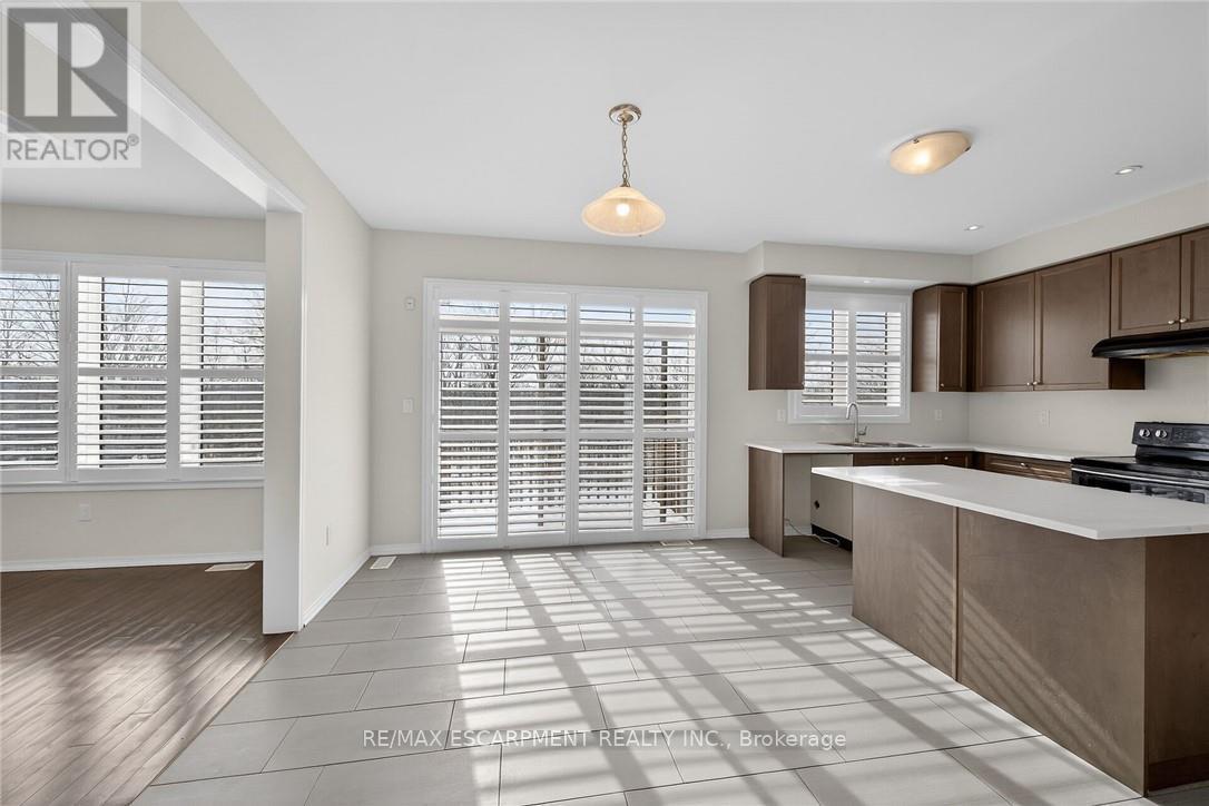 17 Larry Crescent, Haldimand, Ontario N3W 0B2 - Photo 9 - X12801018