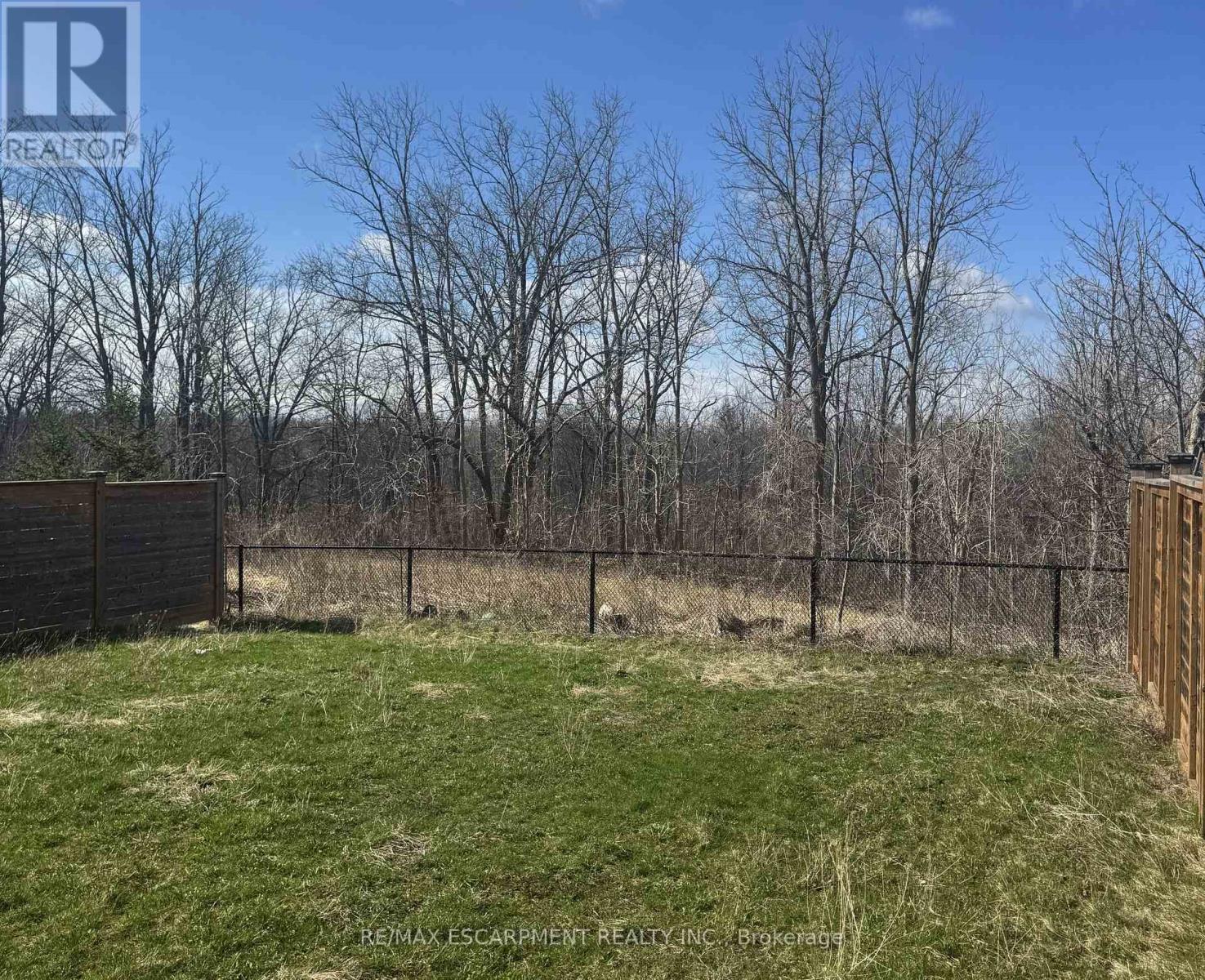 17 Larry Crescent, Haldimand, Ontario N3W 0B2 - Photo 2 - X12801018