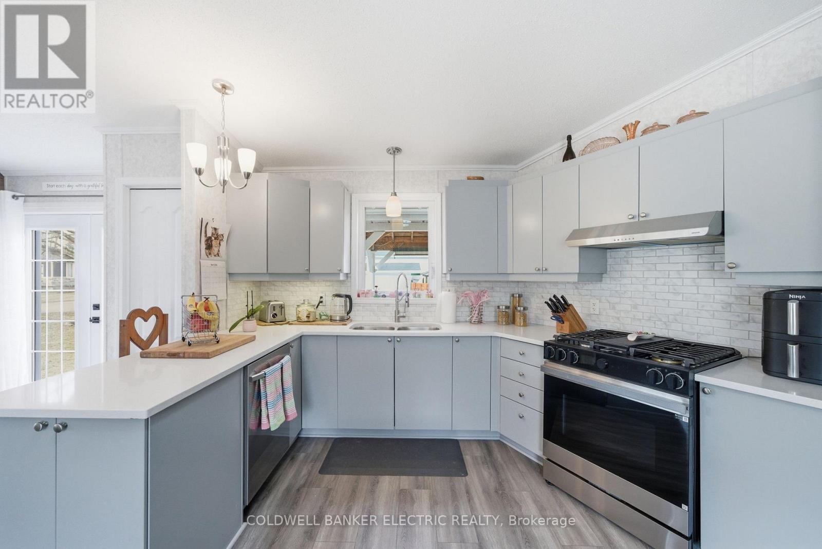 7 Homewood Avenue, Kawartha Lakes, Ontario  K9V 0H5 - Photo 4 - X12989826