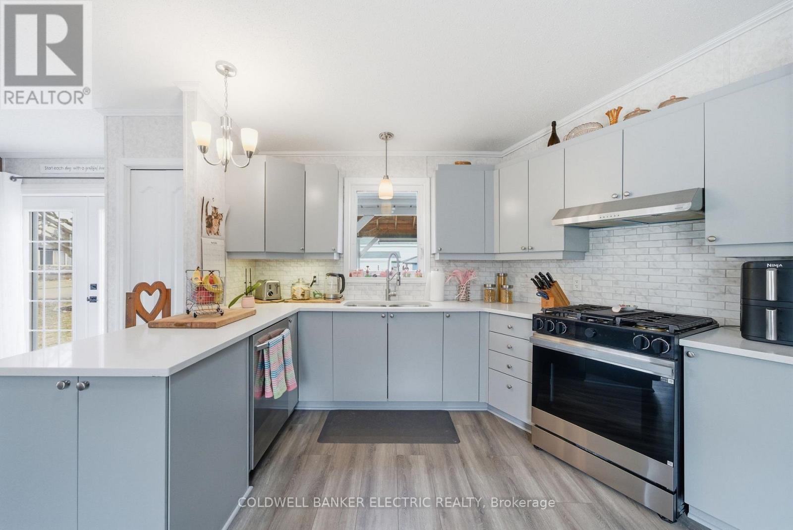 7 Homewood Avenue, Kawartha Lakes, Ontario  K9V 0H5 - Photo 5 - X12989826