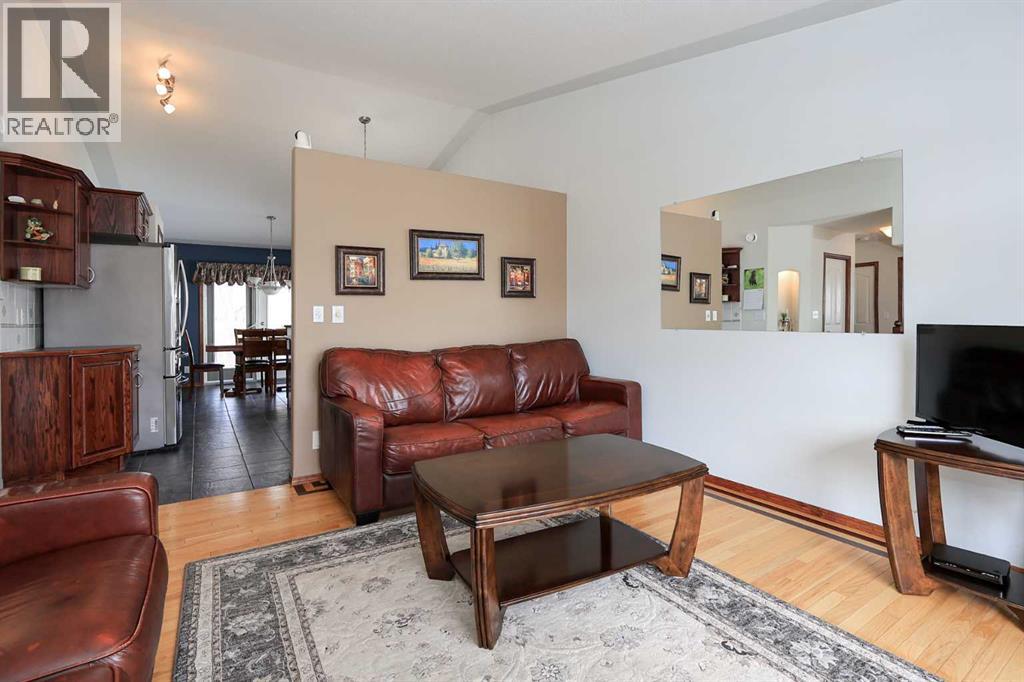 50 Donald Close, Red Deer, Alberta  T4P 3E7 - Photo 4 - A2300883