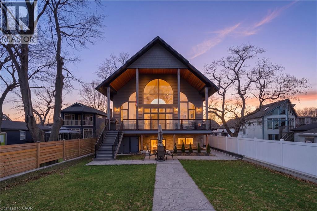 207 BEACH Boulevard, Hamilton, Ontario