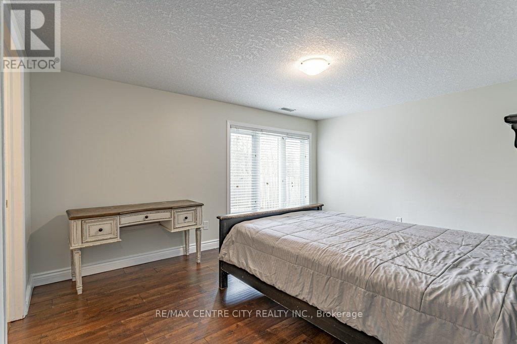 194 Commissioners Road E, London South, Ontario  N6C 2T1 - Photo 31 - X13001954