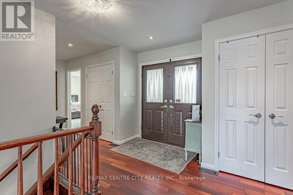 194 Commissioners Road E, London South, Ontario  N6C 2T1 - Photo 5 - X13001954