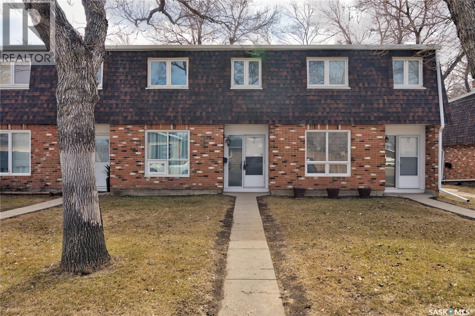 25 Spruceview Road, Regina, Saskatchewan  S4R 0E1 - Photo 1 - SK032929