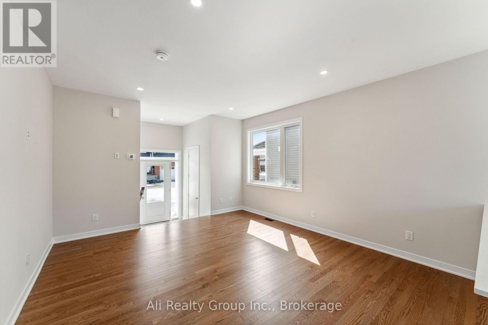 309 Falsetto Street, Ottawa, Ontario  K1W 0S5 - Photo 11 - X13001902