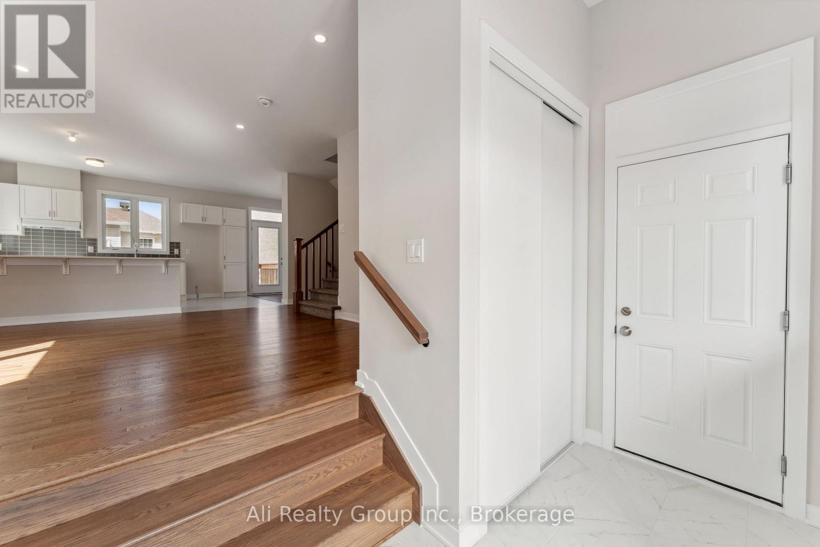 309 Falsetto Street, Ottawa, Ontario  K1W 0S5 - Photo 2 - X13001902