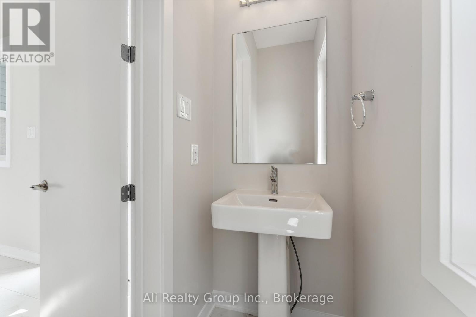 309 Falsetto Street, Ottawa, Ontario  K1W 0S5 - Photo 4 - X13001902