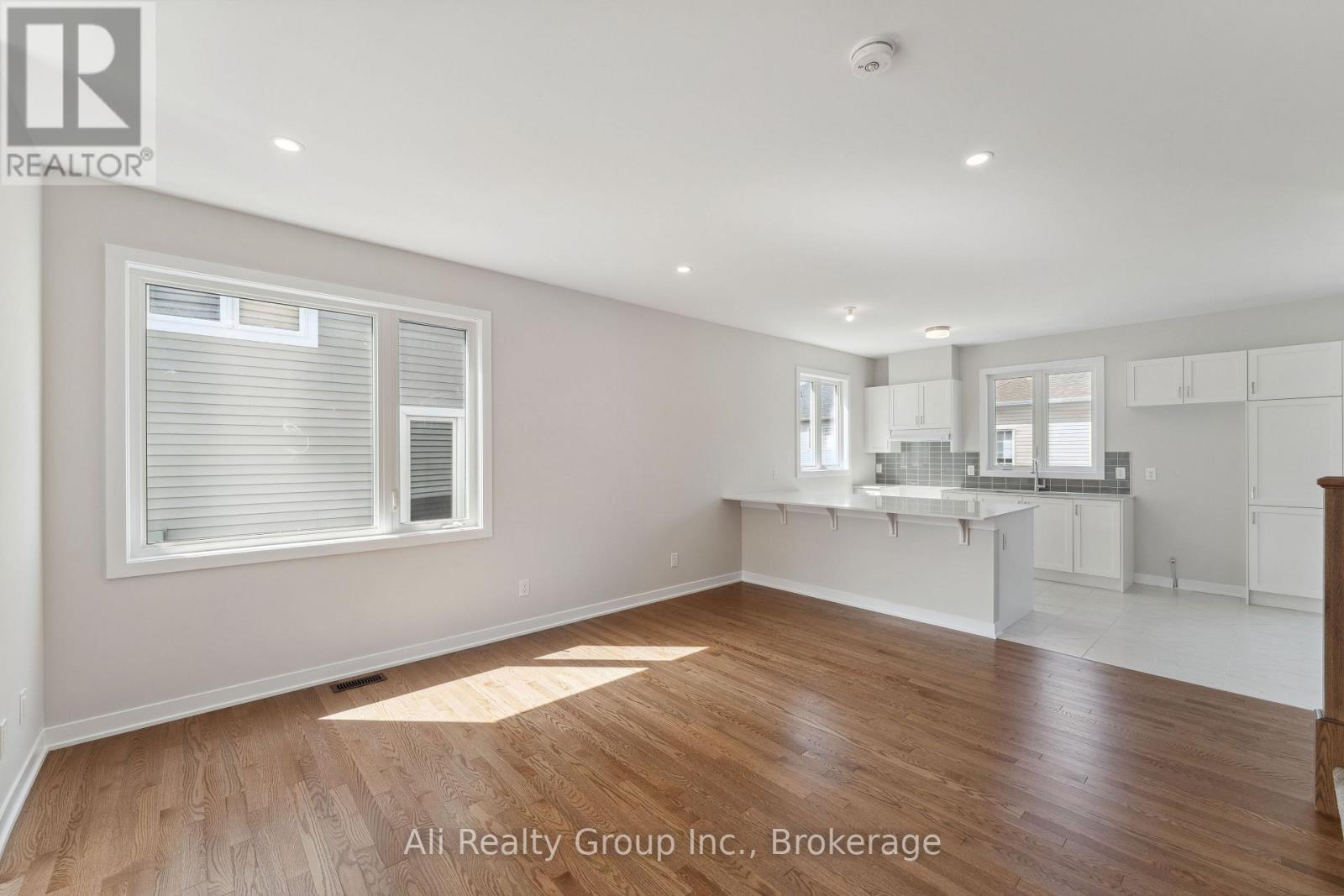 309 Falsetto Street, Ottawa, Ontario  K1W 0S5 - Photo 7 - X13001902