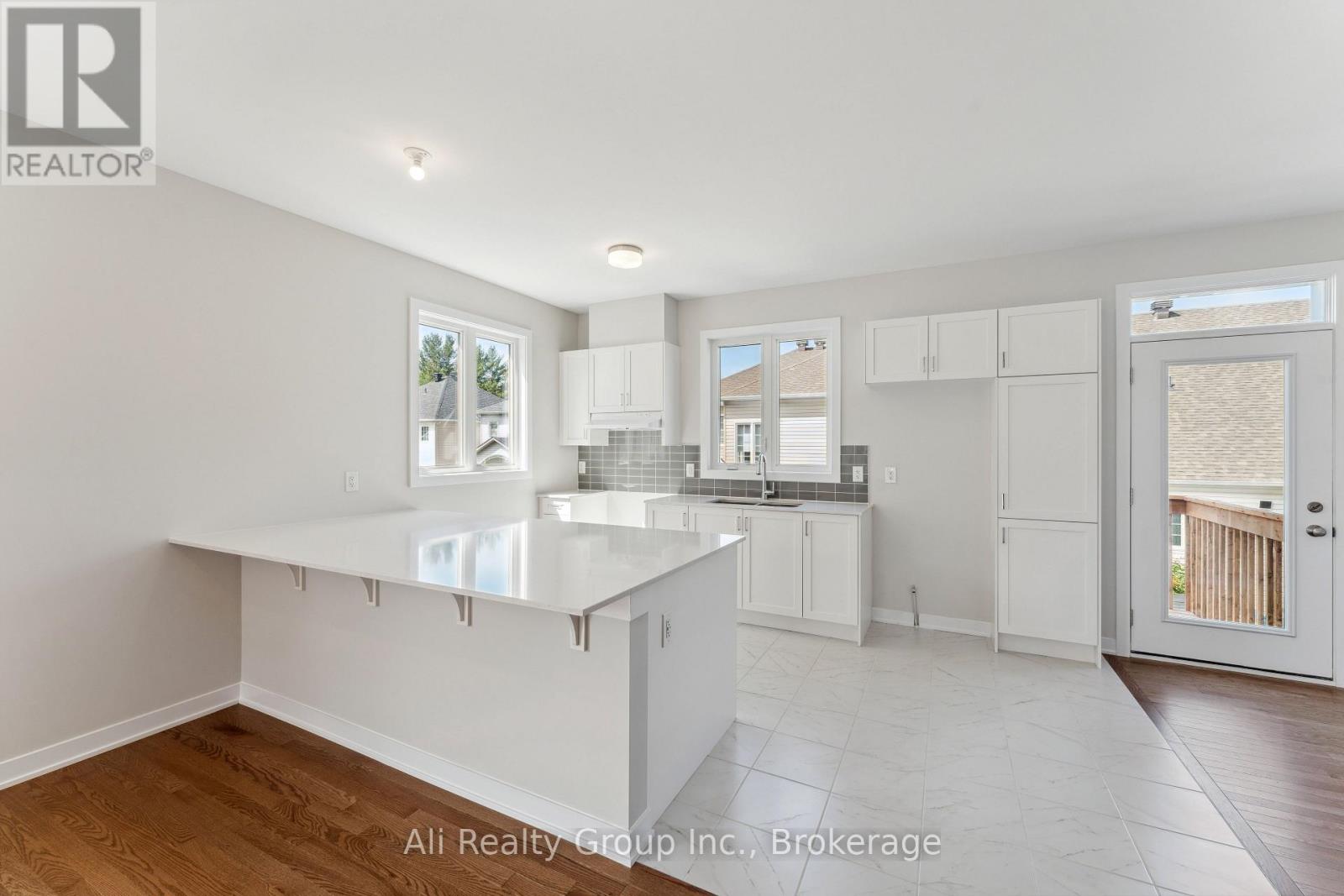 309 Falsetto Street, Ottawa, Ontario  K1W 0S5 - Photo 8 - X13001902