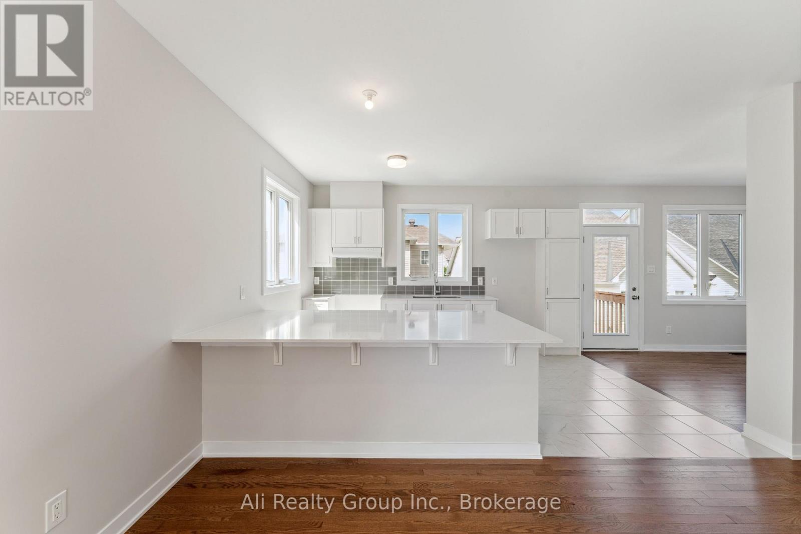 309 Falsetto Street, Ottawa, Ontario  K1W 0S5 - Photo 9 - X13001902