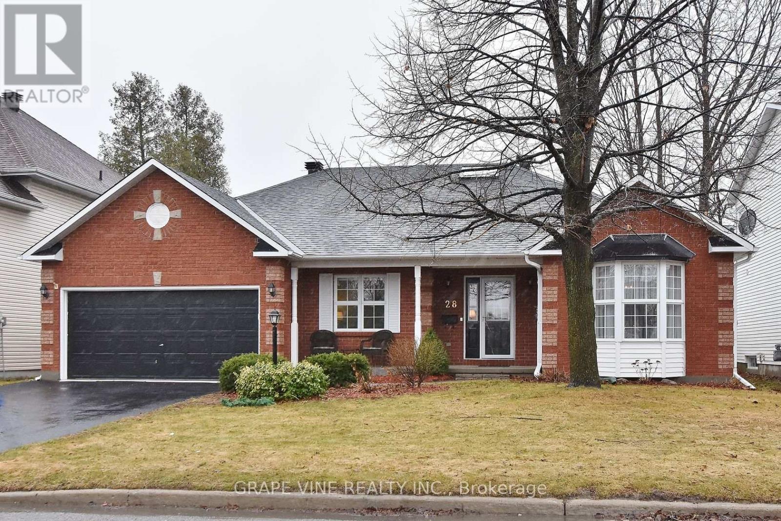 28 DELAMERE DRIVE, Ottawa, Ontario