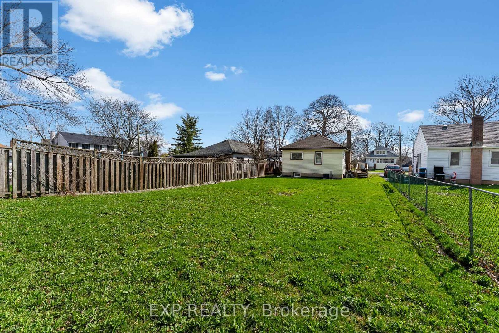 152 High Street, Fort Erie, Ontario  L2A 3R1 - Photo 3 - X13001898