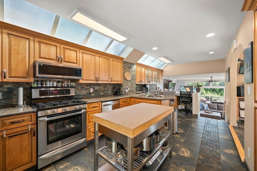 1246 Oxford Street, White Rock, British Columbia V4B 5G8 - Photo 6 - R3111726