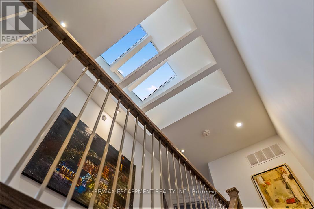 24 Cayuga Avenue, Mississauga, Ontario  L5G 3S7 - Photo 19 - W12753556