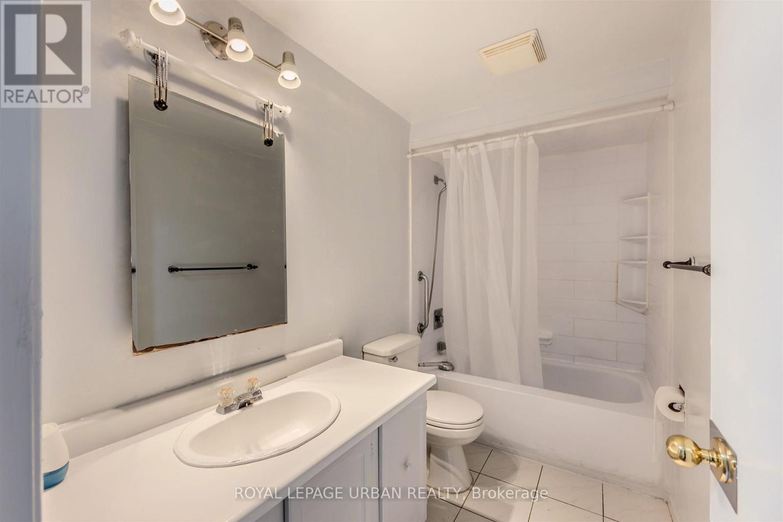 347 Braymore Boulevard, Toronto, Ontario  M1B 2W6 - Photo 35 - E13001186