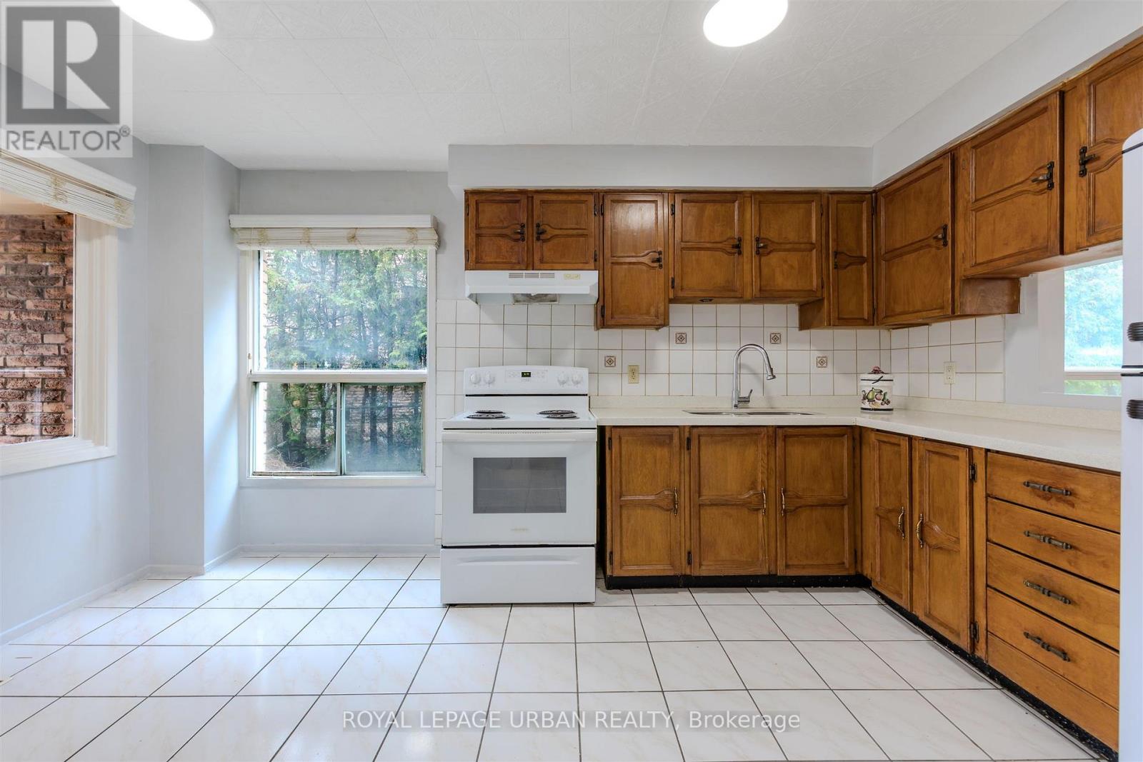 347 Braymore Boulevard, Toronto, Ontario  M1B 2W6 - Photo 7 - E13001186