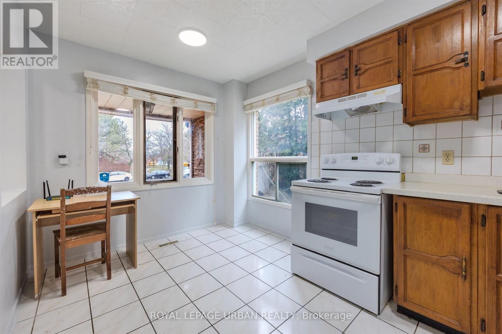 347 Braymore Boulevard, Toronto, Ontario  M1B 2W6 - Photo 9 - E13001186