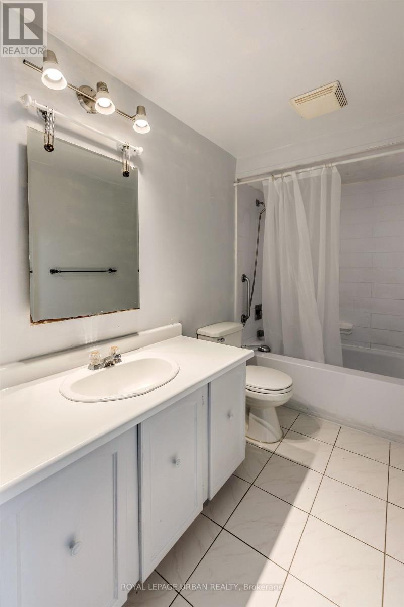 347 Braymore Boulevard, Toronto, Ontario  M1B 2W6 - Photo 36 - E13001186